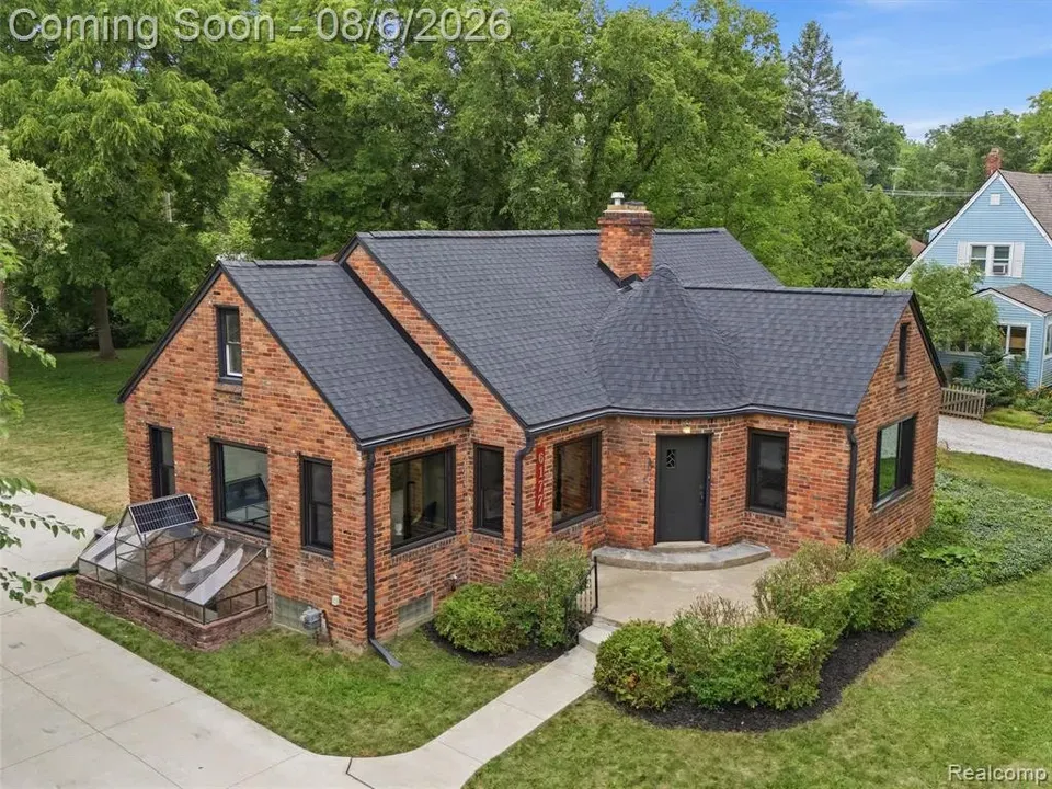 4 Bed 3 Bath Classic Historic Era Home in Troy, MI - 1