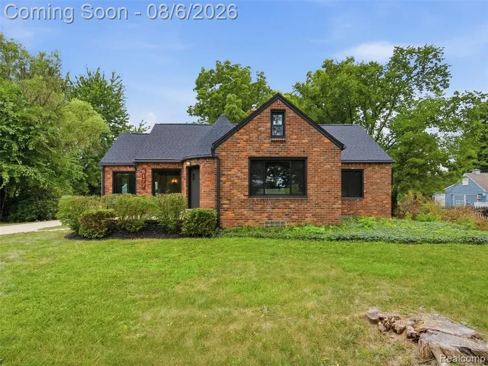4 Bed 3 Bath Classic Historic Era Home in Troy, MI - 3