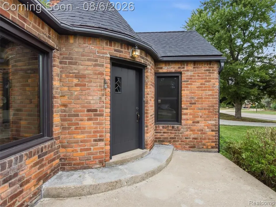 4 Bed 3 Bath Classic Historic Era Home in Troy, MI - 4