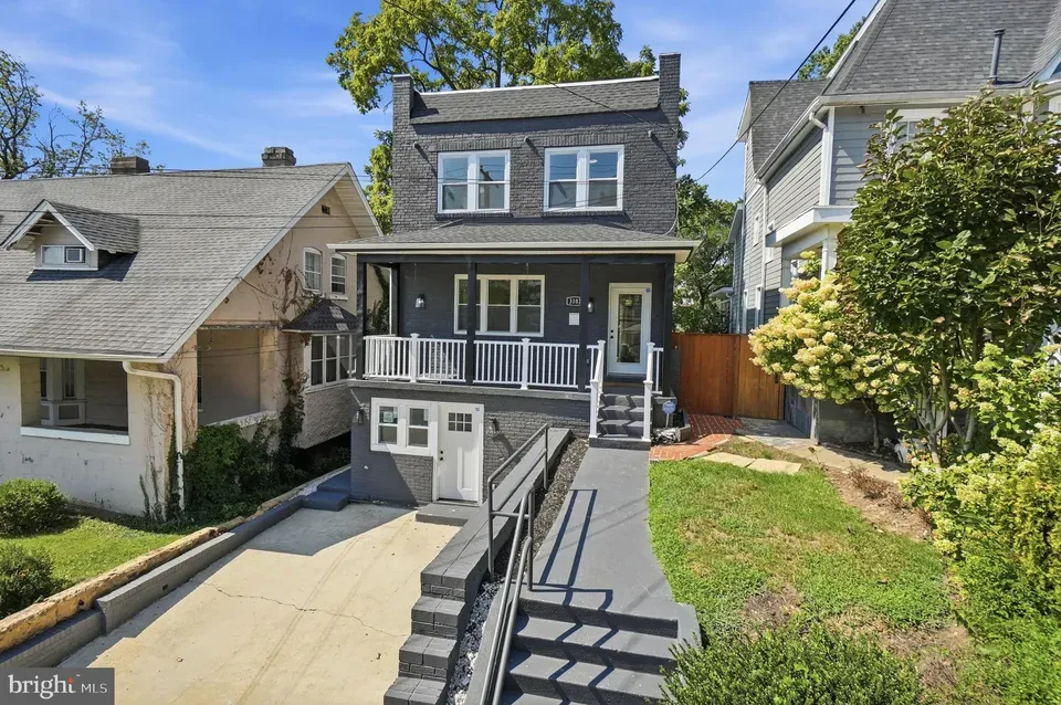 4 Bed 3 Bath Classic Historic Era Home in Washington, DC - 4
