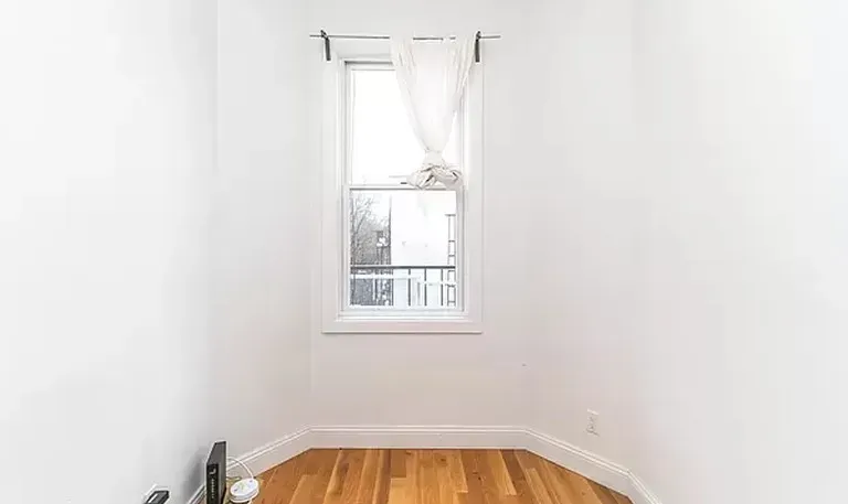 4 Bed 3 Bath Contemporary High-Rise Condo in Brooklyn, NY - 3