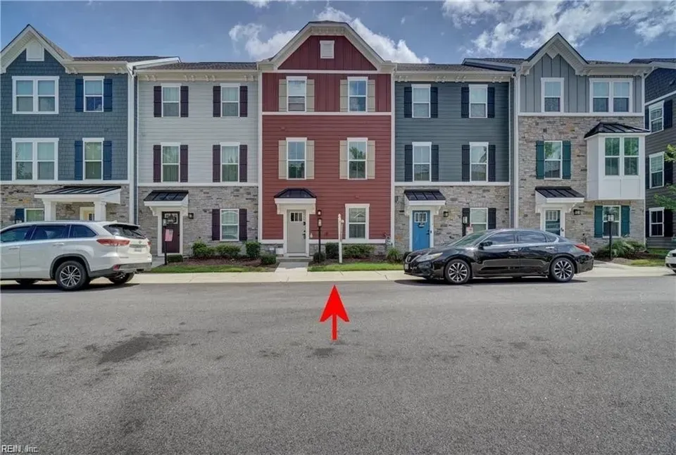 4 Bed 3 Bath Contemporary High-Rise Condo in Chesapeake, VA