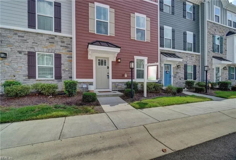 4 Bed 3 Bath Contemporary High-Rise Condo in Chesapeake, VA - 2