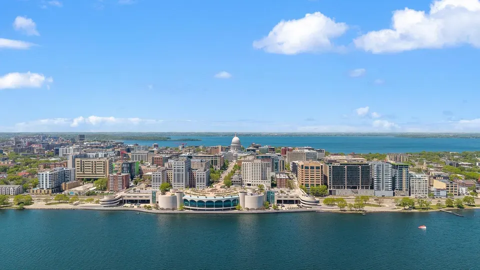 4 Bed 3 Bath Contemporary High-Rise Condo in Madison, WI - 3