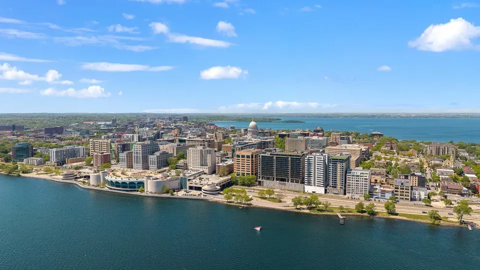 4 Bed 3 Bath Contemporary High-Rise Condo in Madison, WI - 4