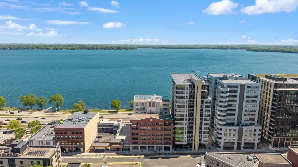 4 Bed 3 Bath Contemporary High-Rise Condo in Madison, WI - 5