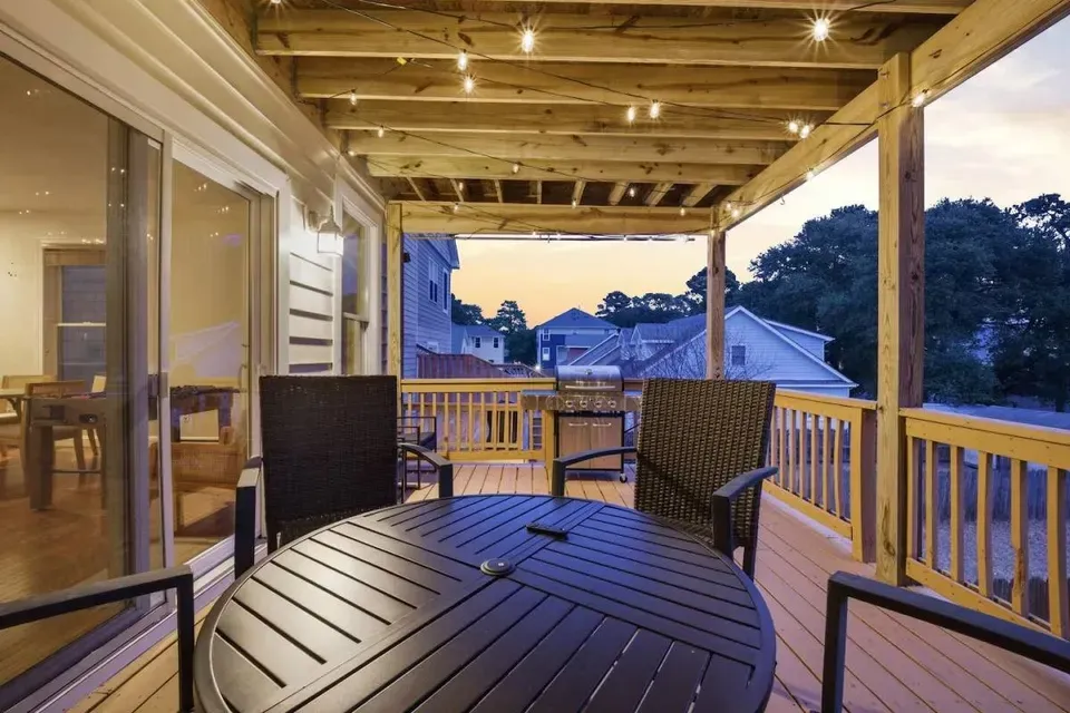 4 Bed 3 Bath Contemporary High-Rise Condo in Norfolk, VA - 3