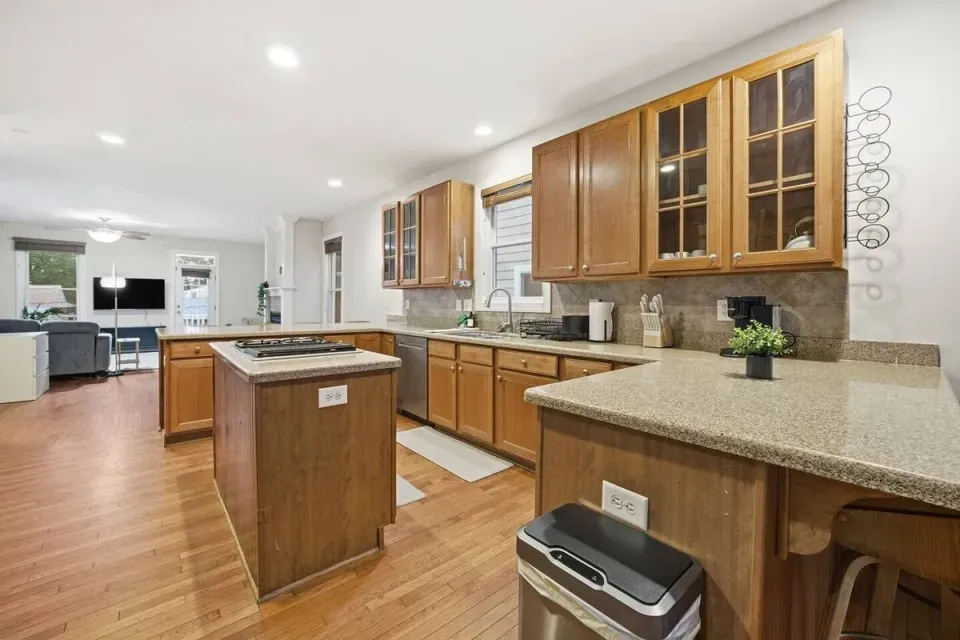 4 Bed 3 Bath Contemporary High-Rise Condo in Norfolk, VA - 4