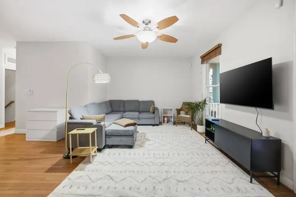 4 Bed 3 Bath Contemporary High-Rise Condo in Norfolk, VA - 5