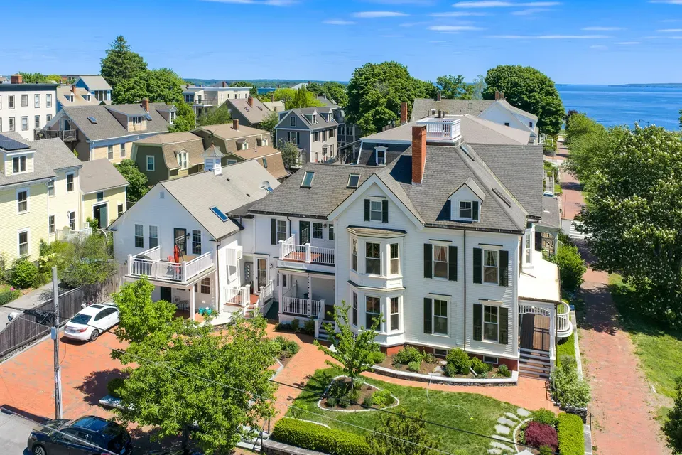 4 Bed 3 Bath Contemporary High-Rise Condo in Portland, ME - 2