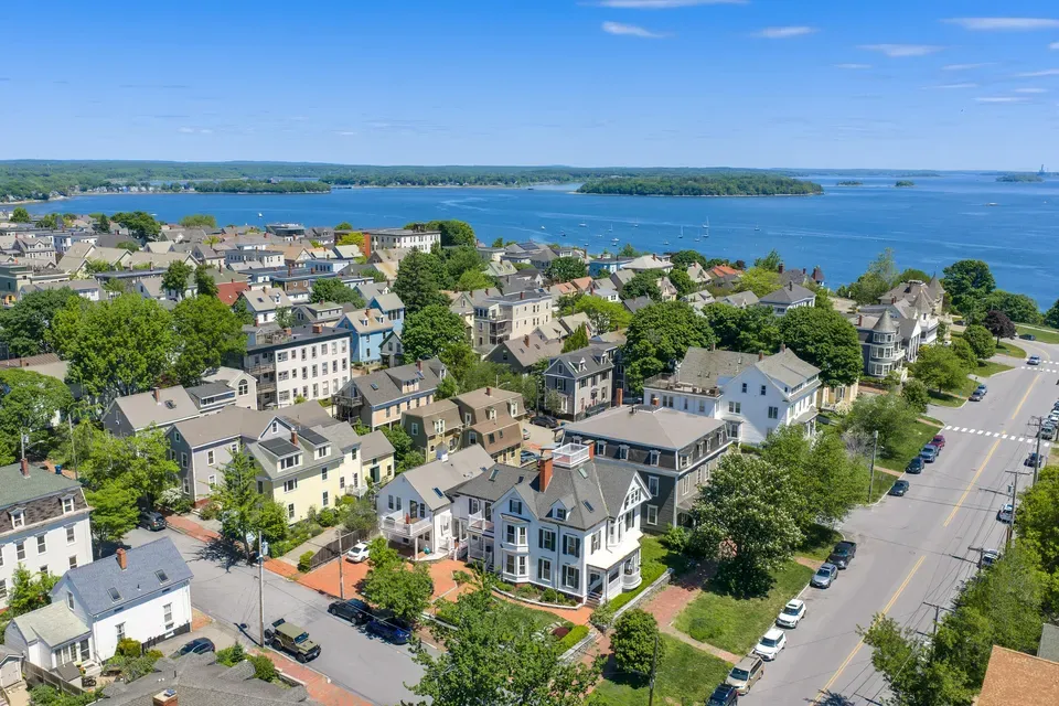 4 Bed 3 Bath Contemporary High-Rise Condo in Portland, ME - 3