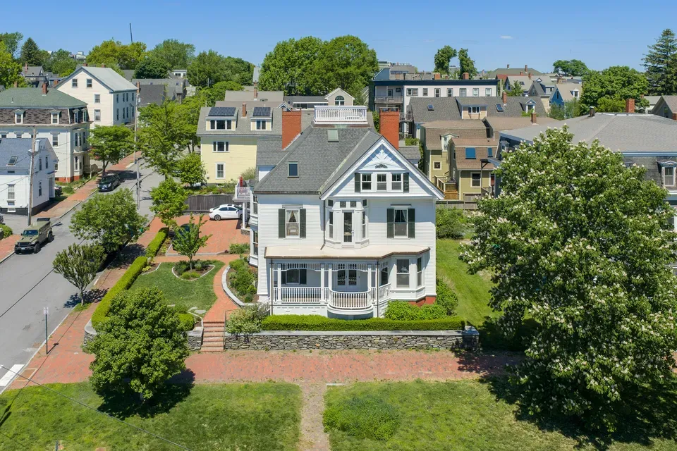 4 Bed 3 Bath Contemporary High-Rise Condo in Portland, ME - 4