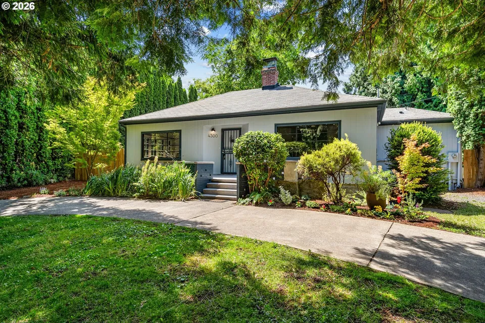 4 Bed 3 Bath Classic Historic Era Home in Portland, OR