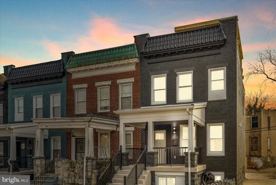 4 Bed 3 Bath Contemporary Multi-Level Townhome in Baltimore, MD - 2