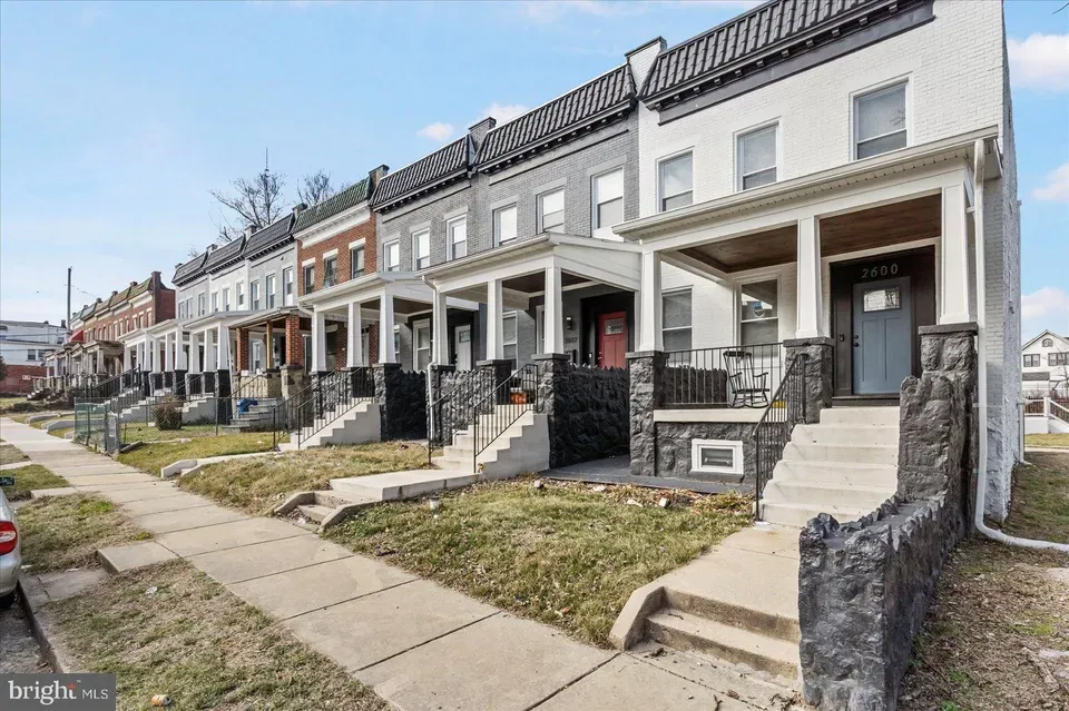 4 Bed 3 Bath Contemporary Multi-Level Townhome in Baltimore, MD - 3