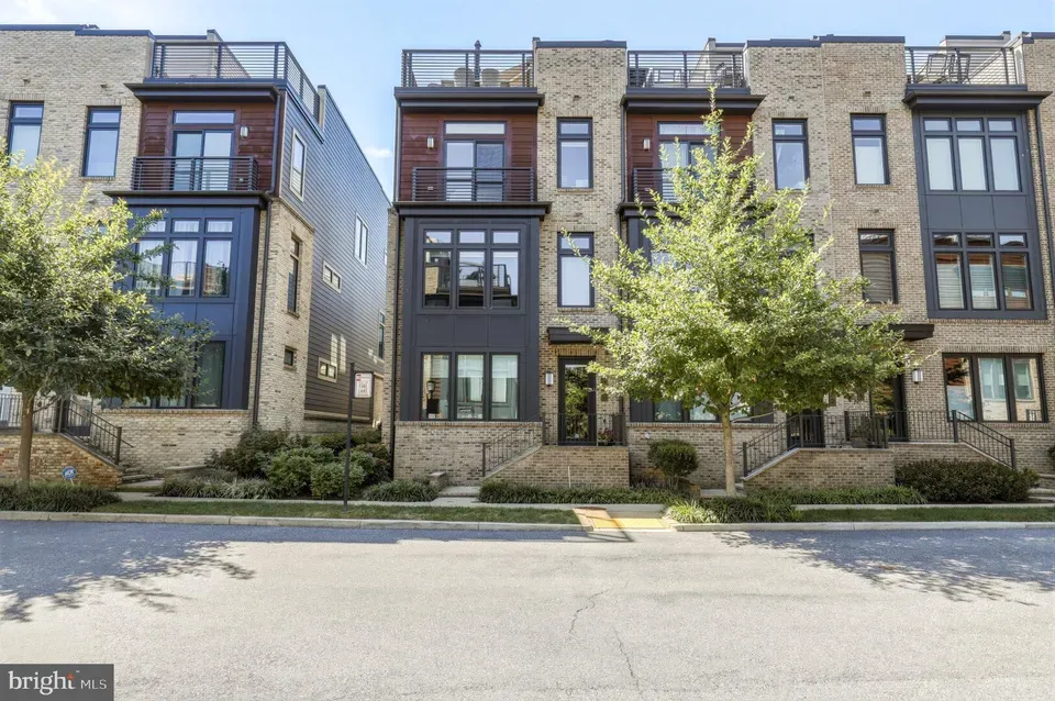 4 Bed 3 Bath Contemporary Multi-Level Townhome in Bethesda, MD - 3