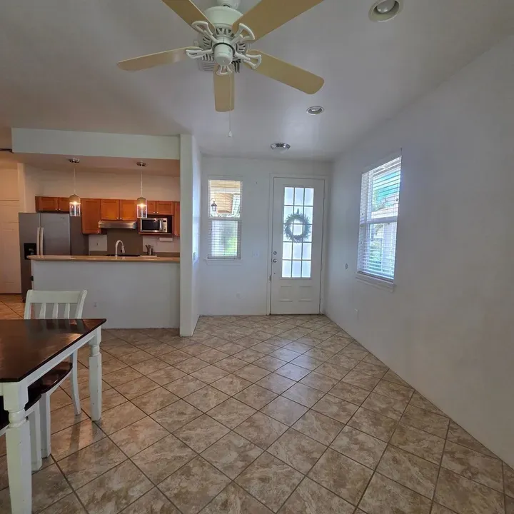 4 Bed 3 Bath Contemporary Multi-Level Townhome in Maui, HI - 2
