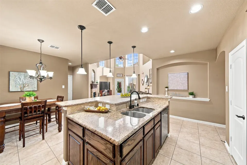 4 Bed 3 Bath Established Contemporary Home in Allen, TX - 5