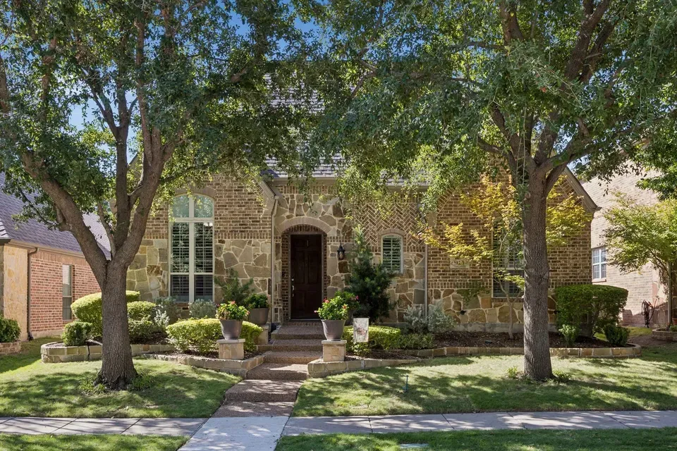 4 Bed 3 Bath Established Contemporary Home in Allen, TX - 2