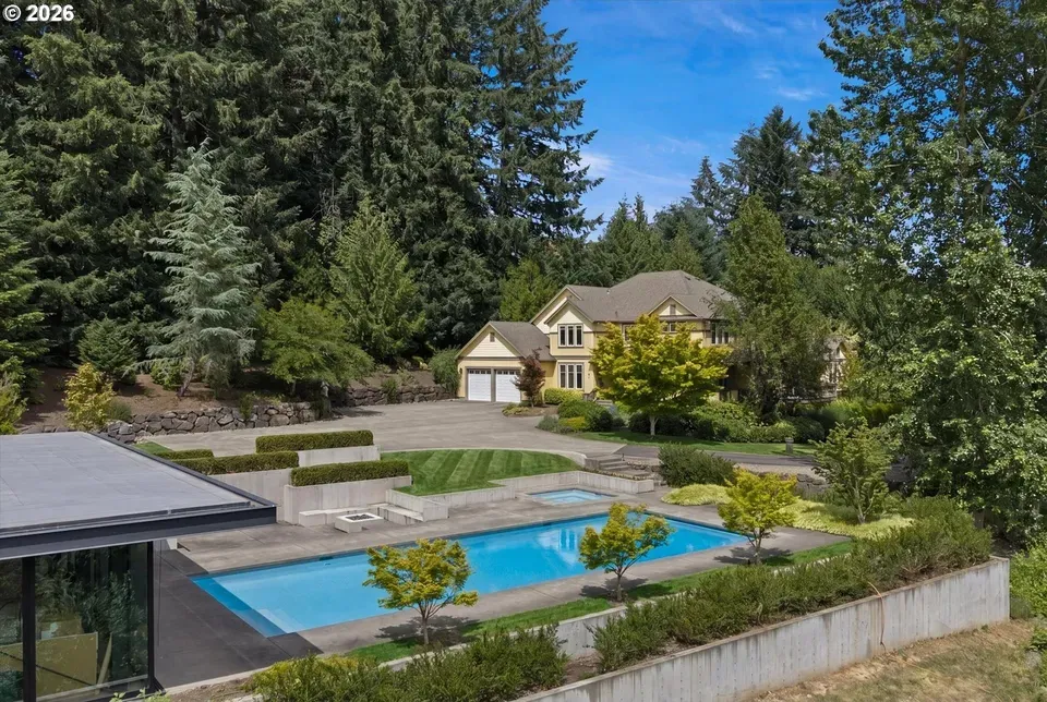 4 Bed 3 Bath Established Contemporary Home in Beaverton, OR - 3