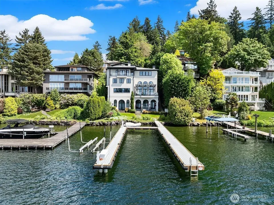 4 Bed 3 Bath Established Contemporary Home in Bellevue, WA