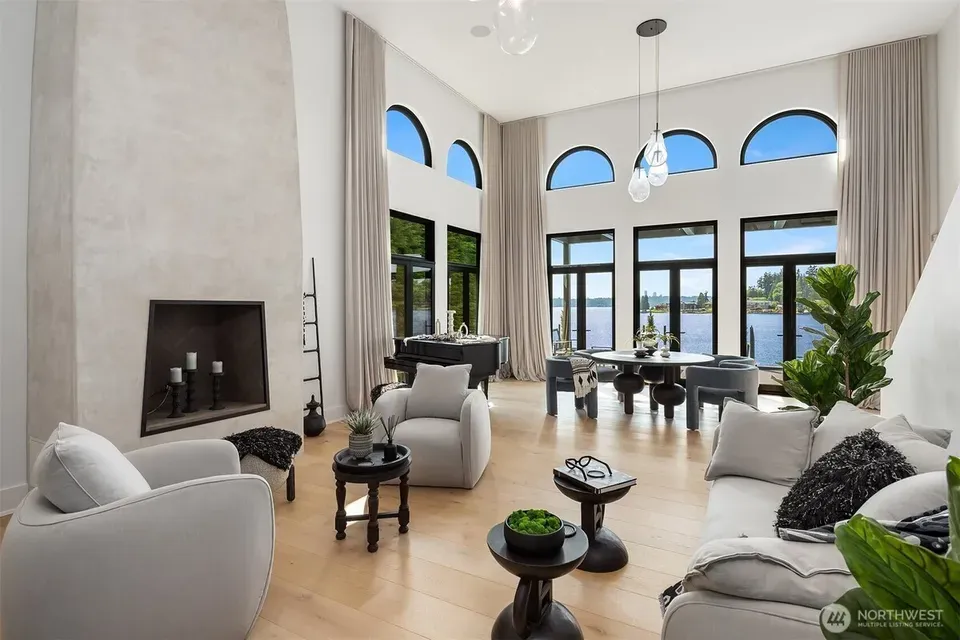 4 Bed 3 Bath Established Contemporary Home in Bellevue, WA - 3