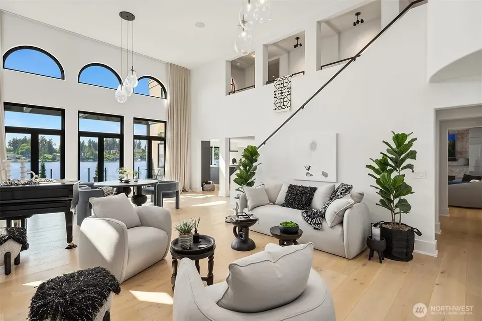 4 Bed 3 Bath Established Contemporary Home in Bellevue, WA - 4