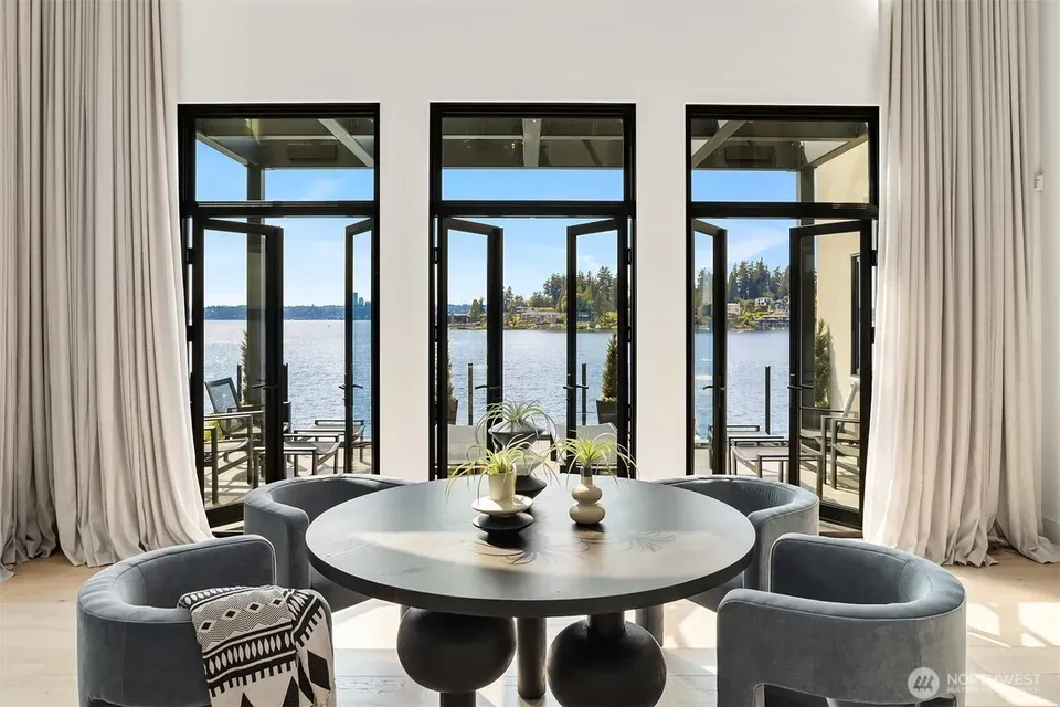 4 Bed 3 Bath Established Contemporary Home in Bellevue, WA - 5