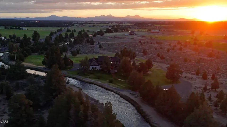 4 Bed 3 Bath Established Contemporary Home in Bend, OR - 1