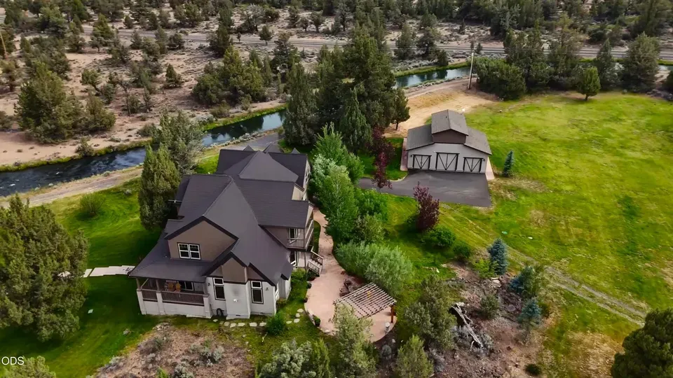4 Bed 3 Bath Established Contemporary Home in Bend, OR - 3