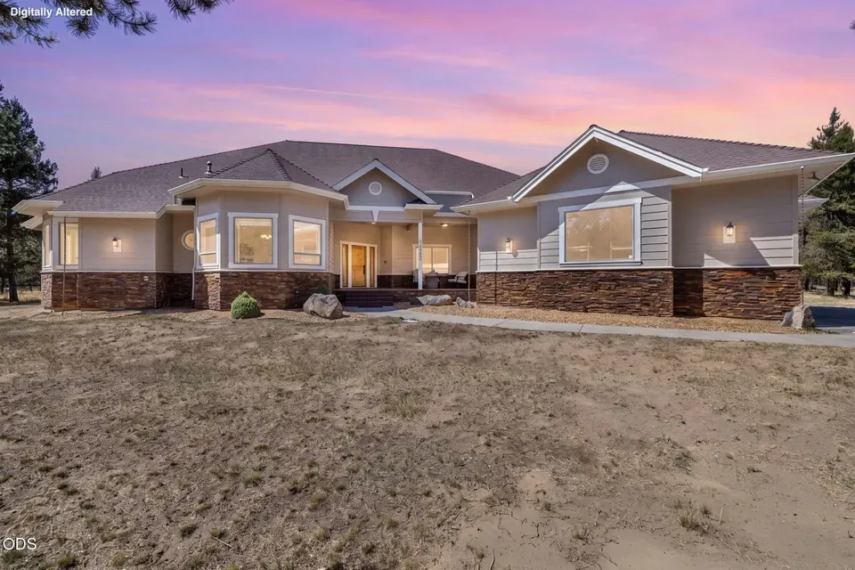 4 Bed 3 Bath Established Contemporary Home in Bend, OR - 2