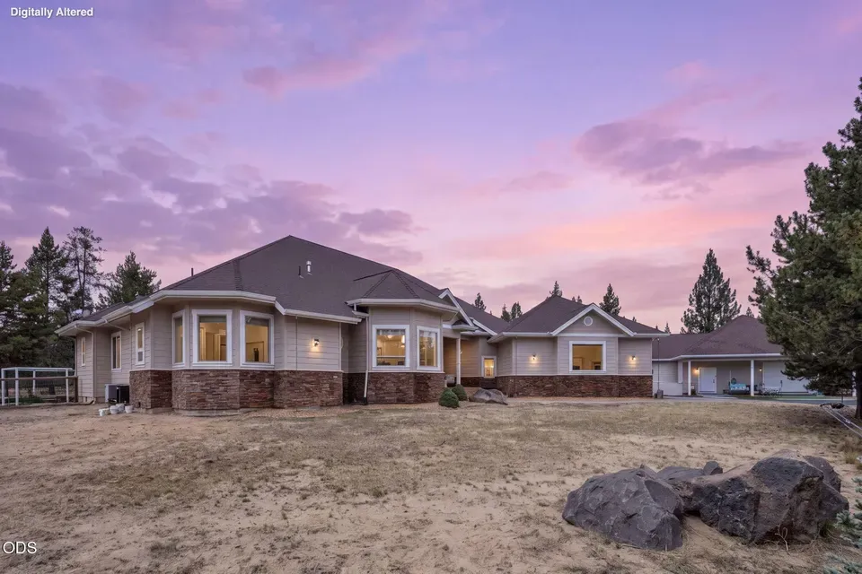 4 Bed 3 Bath Established Contemporary Home in Bend, OR - 3