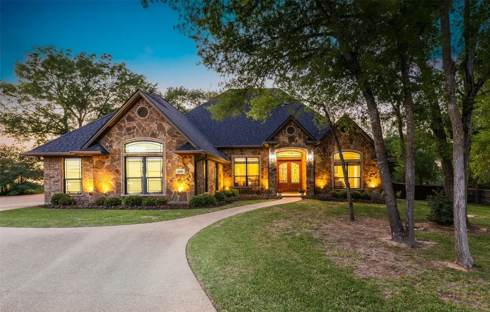 4 Bed 3 Bath Established Contemporary Home in College Station, TX - 1