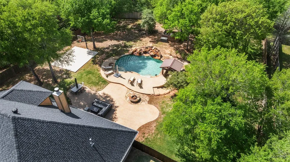 4 Bed 3 Bath Established Contemporary Home in College Station, TX - 2