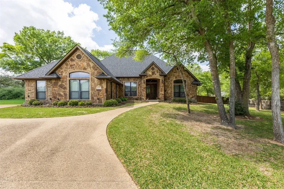 4 Bed 3 Bath Established Contemporary Home in College Station, TX - 3