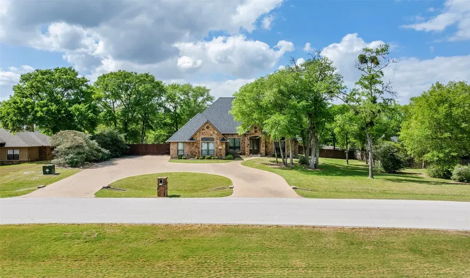 4 Bed 3 Bath Established Contemporary Home in College Station, TX - 4