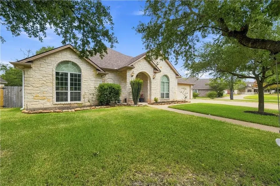 4 Bed 3 Bath Established Contemporary Home in College Station, TX - 5