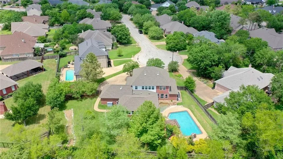 4 Bed 3 Bath Established Contemporary Home in College Station, TX - 1