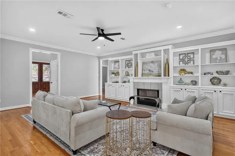 4 Bed 3 Bath Established Contemporary Home in College Station, TX - 2