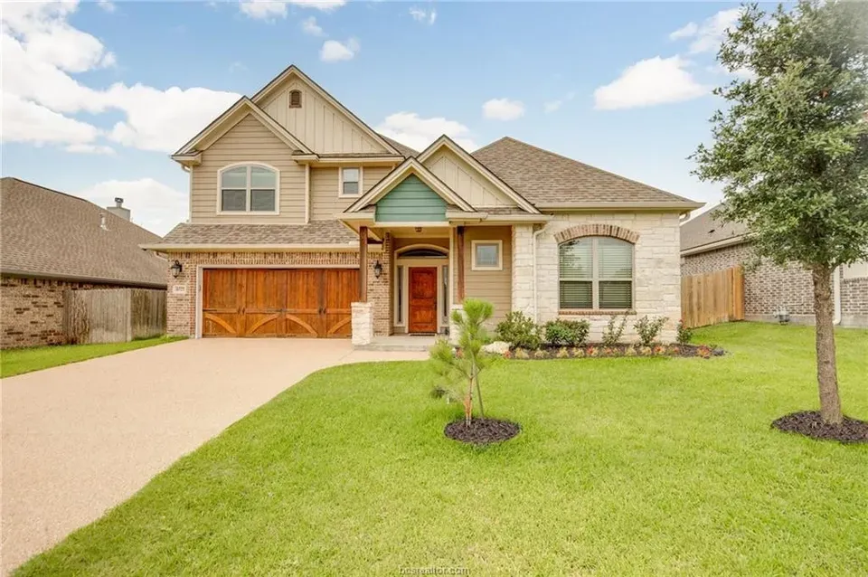 4 Bed 3 Bath Established Contemporary Home in College Station, TX