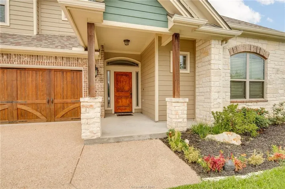 4 Bed 3 Bath Established Contemporary Home in College Station, TX - 3