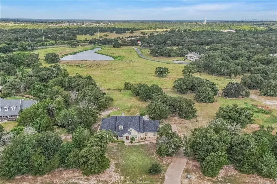 4 Bed 3 Bath Established Contemporary Home in College Station, TX - 1