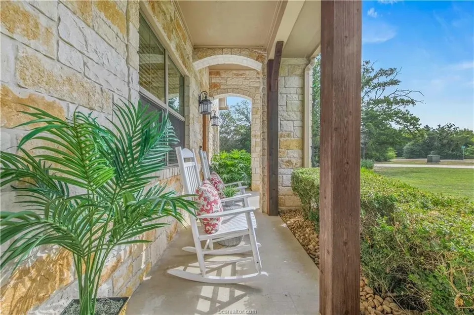 4 Bed 3 Bath Established Contemporary Home in College Station, TX - 4