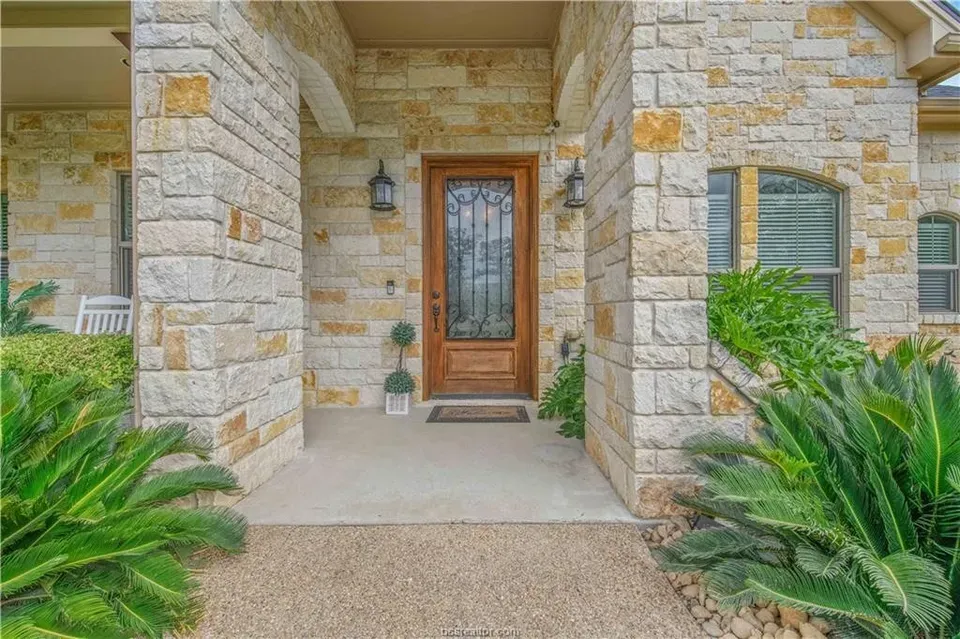 4 Bed 3 Bath Established Contemporary Home in College Station, TX - 5