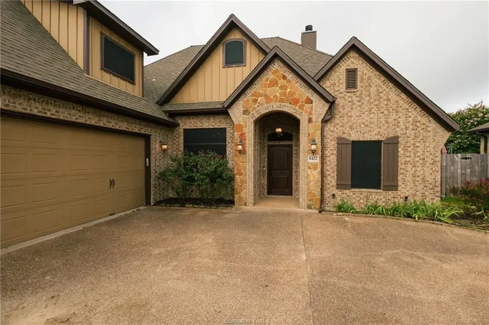 4 Bed 3 Bath Established Contemporary Home in College Station, TX - 3