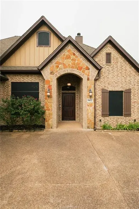 4 Bed 3 Bath Established Contemporary Home in College Station, TX - 4