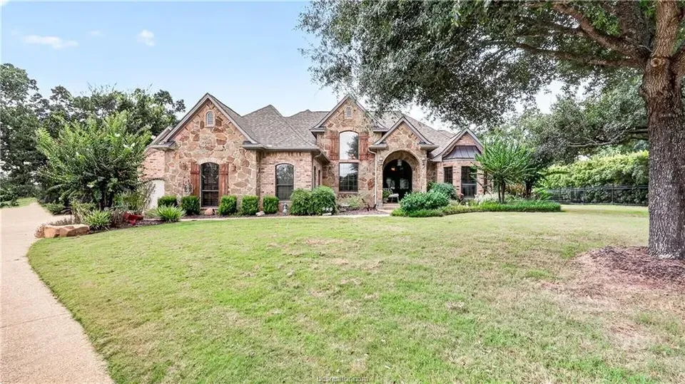 4 Bed 3 Bath Established Contemporary Home in College Station, TX - 1