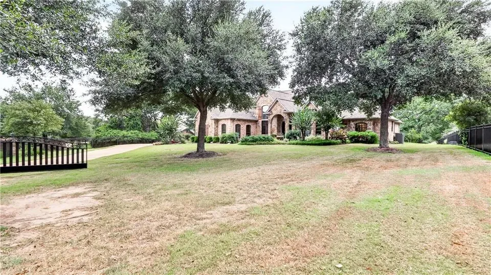 4 Bed 3 Bath Established Contemporary Home in College Station, TX - 4