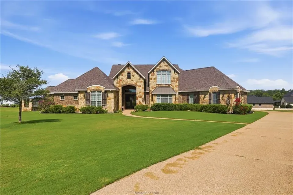 4 Bed 3 Bath Established Contemporary Home in College Station, TX - 1