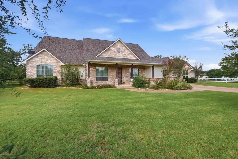 4 Bed 3 Bath Established Contemporary Home in College Station, TX - 1